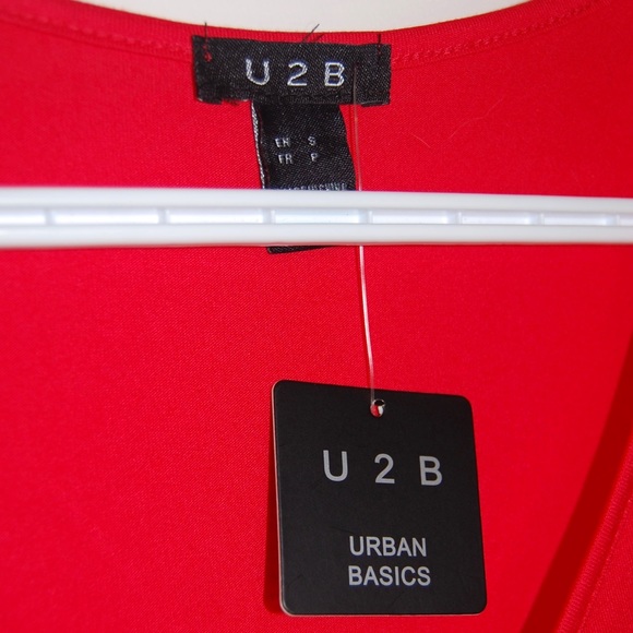 *NWT* Ruched Red Crop Top - Picture 3 of 3